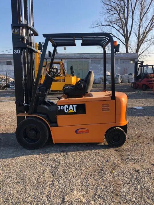 Caterpillar EP30K-PAC electric forklift