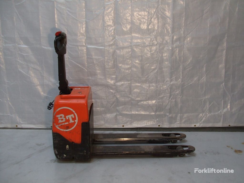 Toyota LWE130 electric pallet truck