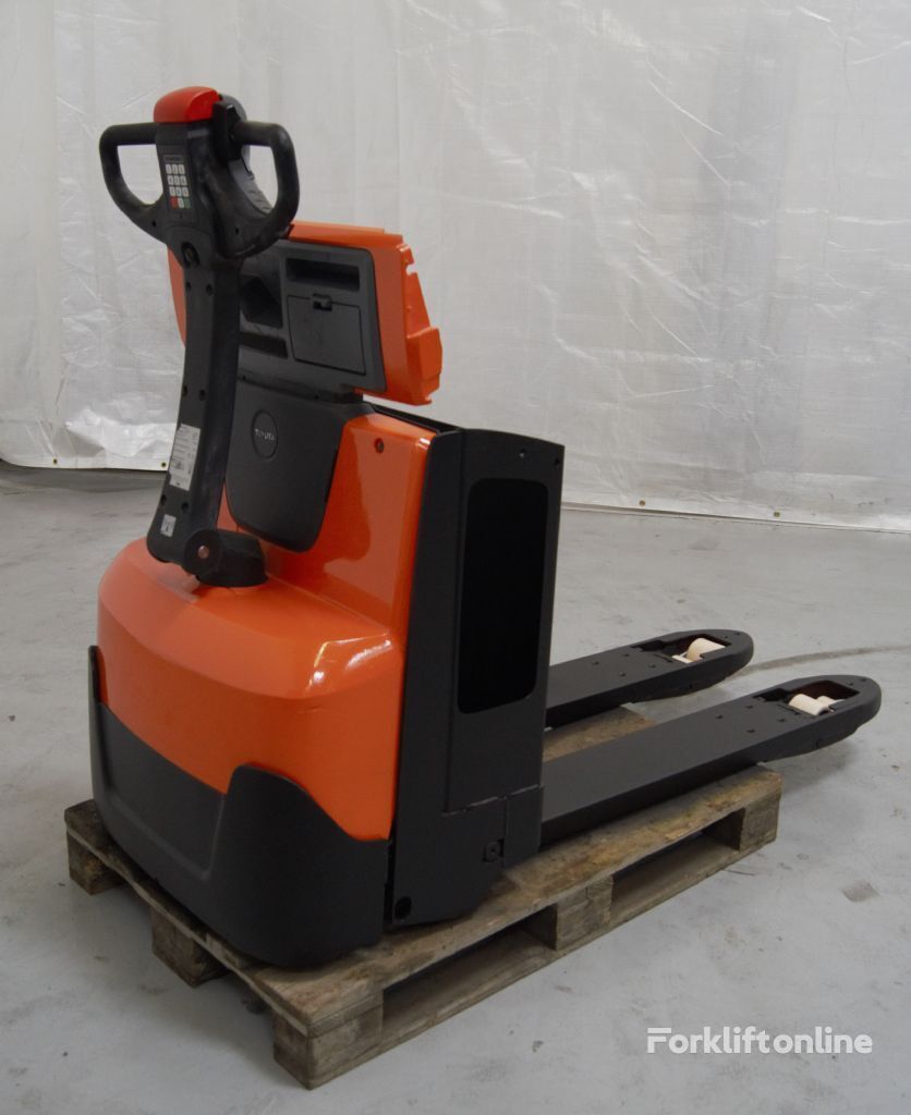 Toyota LWE200 electric pallet truck