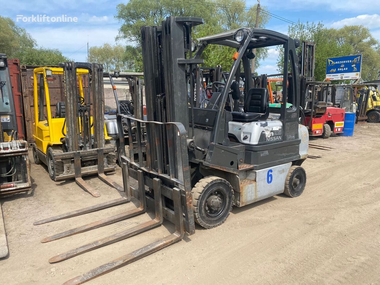 Nissan UD02A25PQ gas forklift